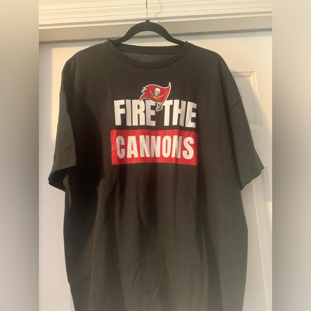 Men’s NFL Tampa Bay Buccaneers Fire the Cannons shirt size 2XL